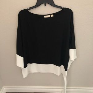 Off the shoulder opening on sleeve